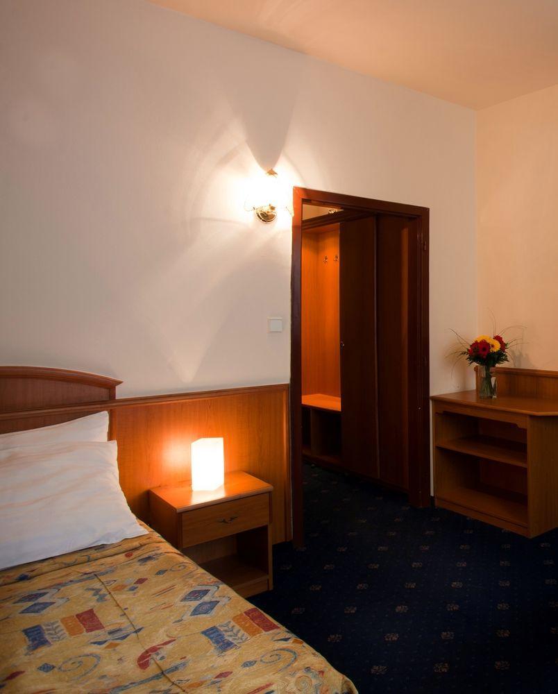 Hotel Kavalir Praga Exterior foto